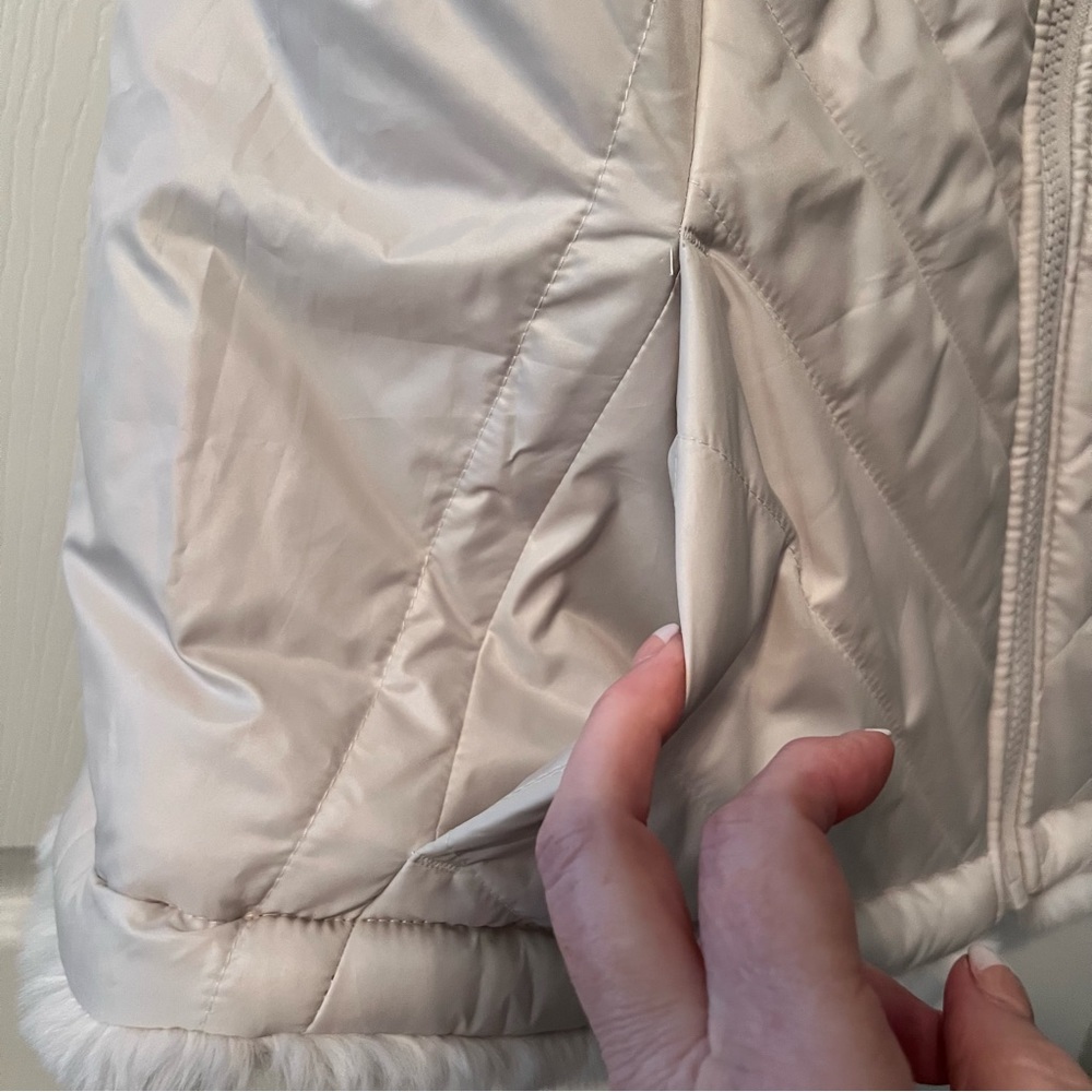 Nicole Miller Reversible Faux Fur Sherpa Puffer Vest White Size M Zip Pockets - Picture 14 of 16
